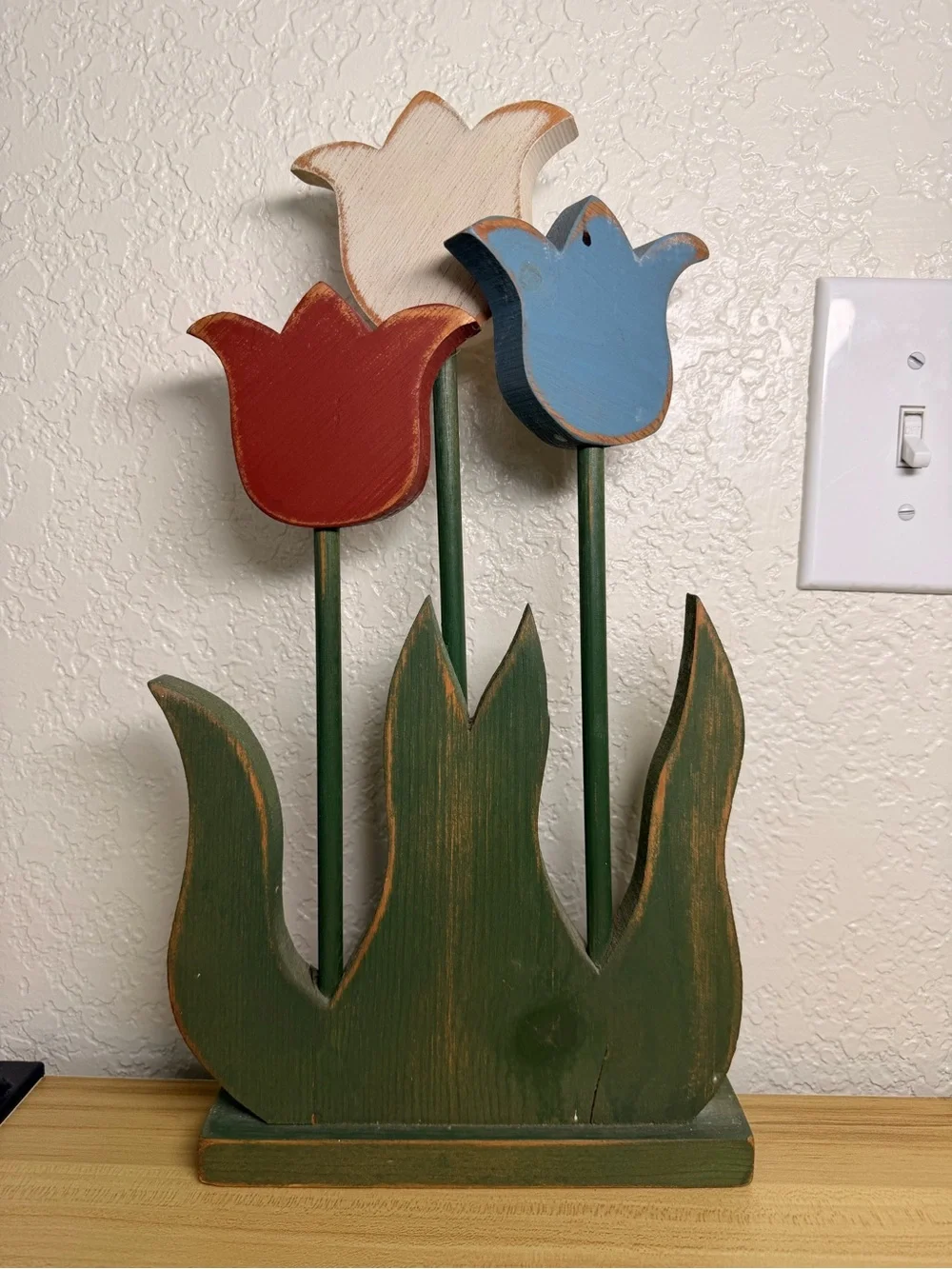 Vintage 90’s Rustic Wooden Tulip Trio Decor Red White Blue Grandma Cottage EUC